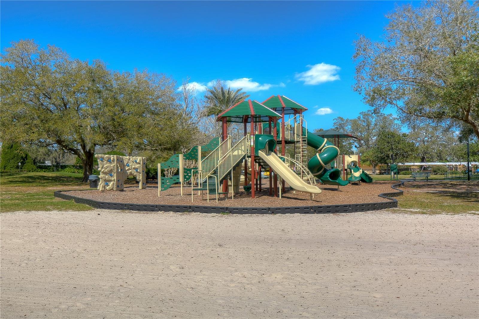 RIVER HILLS COUNTRY CLUB PH - Residential