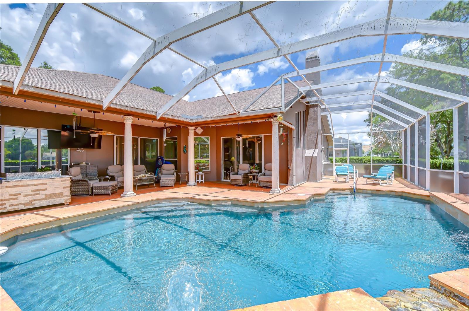 RIVER HILLS COUNTRY CLUB PH - Residential