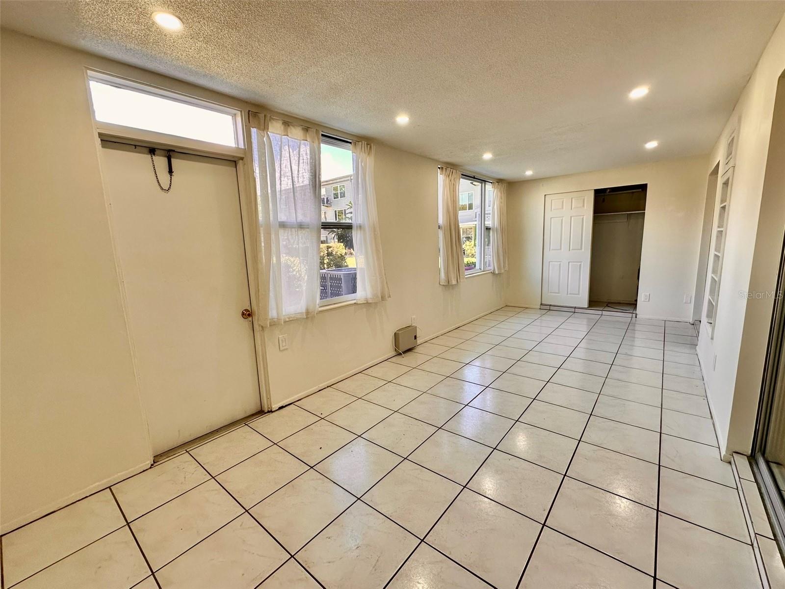 ON TOP OF THE WORLD - Residential