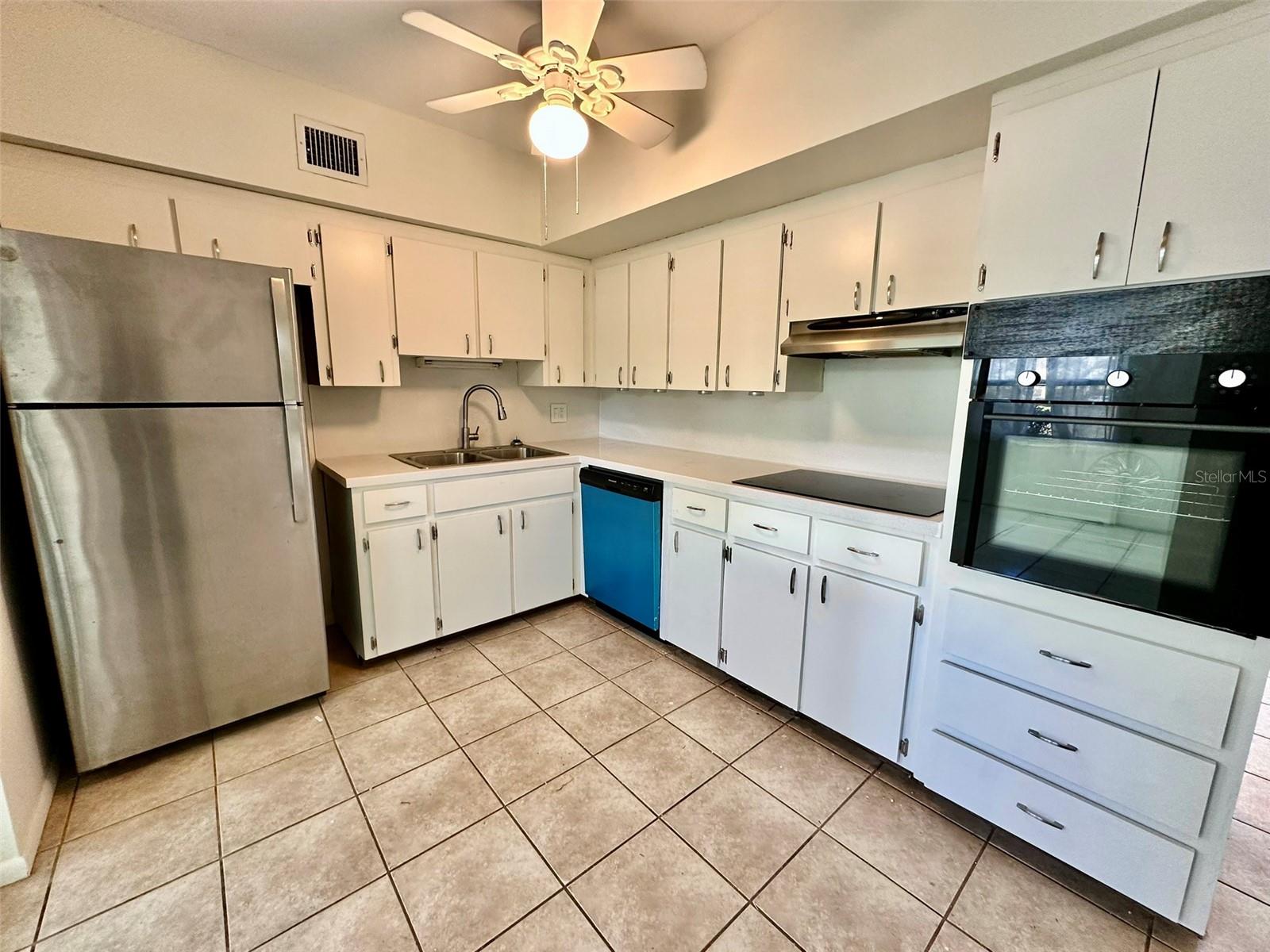 ON TOP OF THE WORLD - Residential