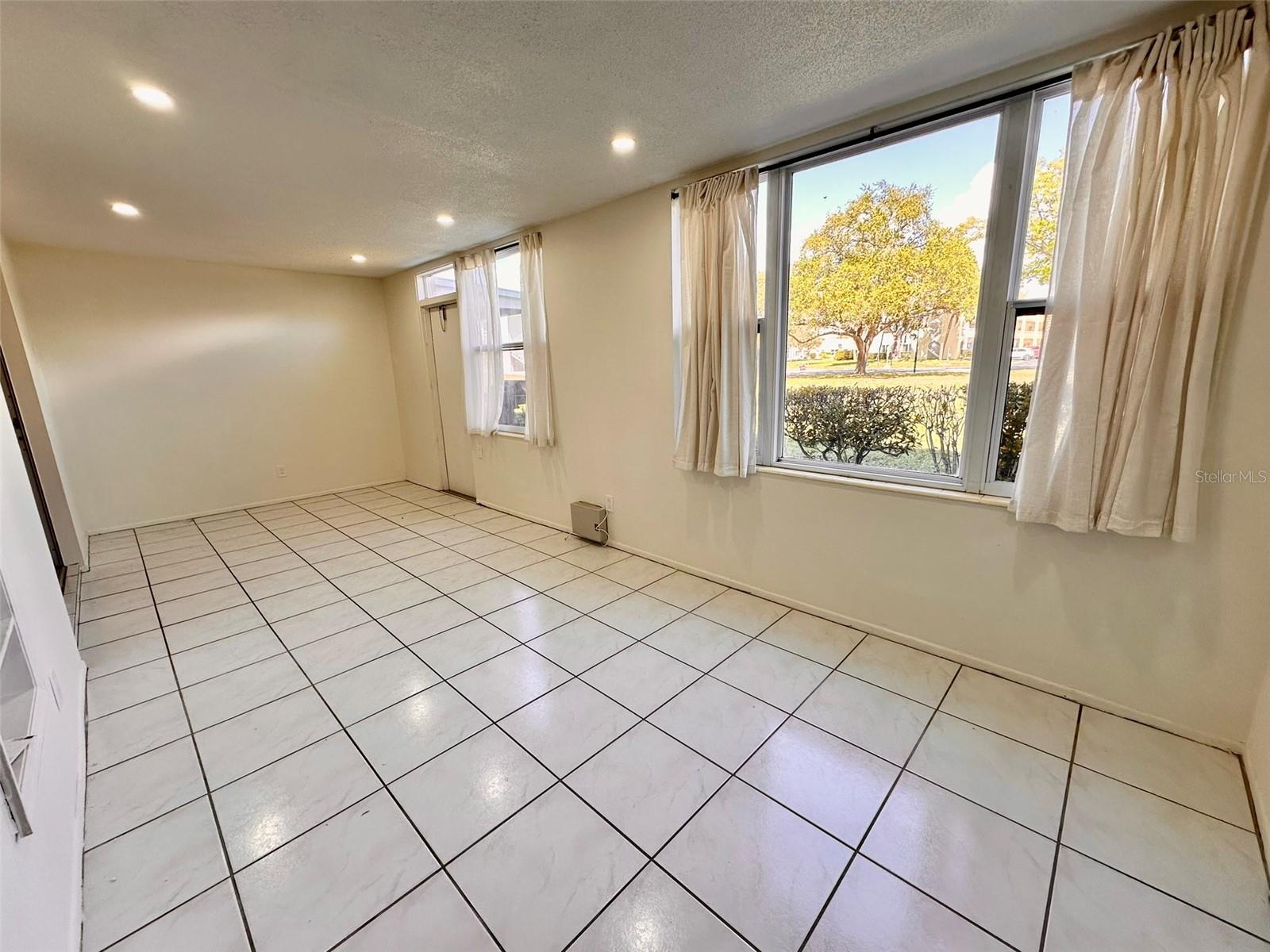 ON TOP OF THE WORLD - Residential