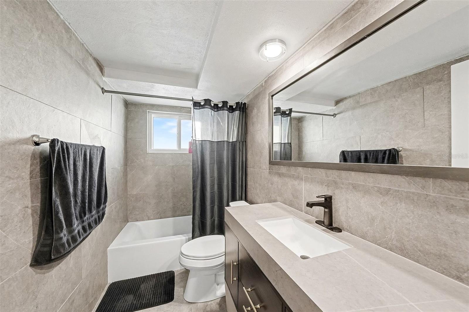 COLONIAL HILLS - Residential