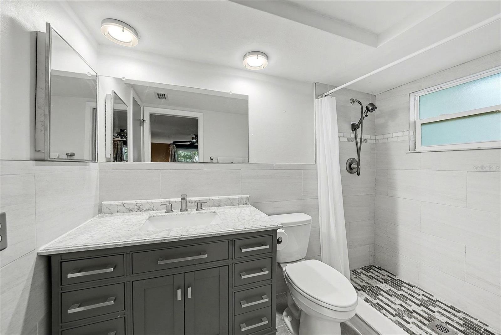 COLONIAL HILLS - Residential