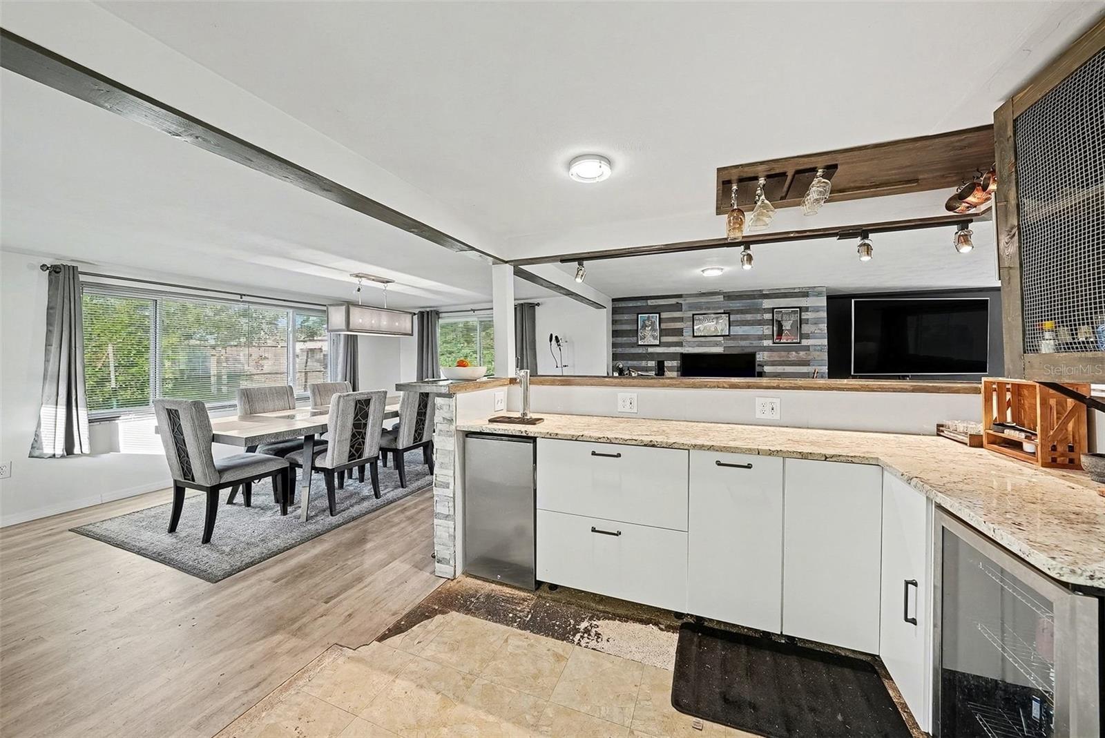 COLONIAL HILLS - Residential