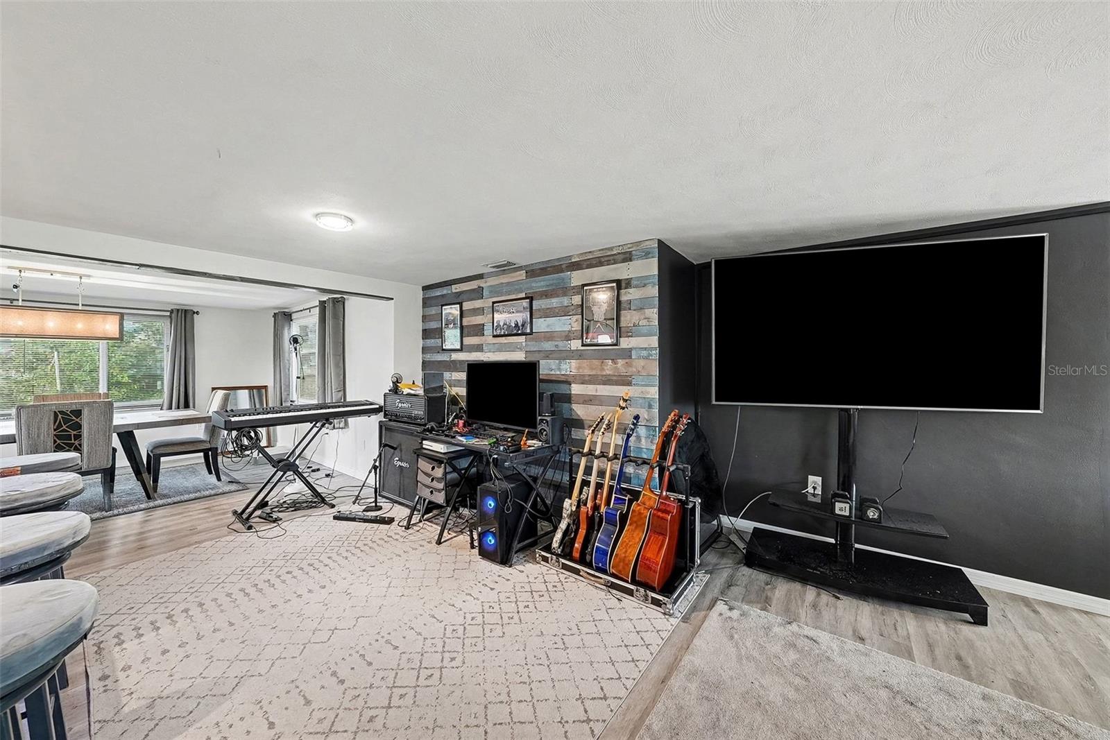 COLONIAL HILLS - Residential