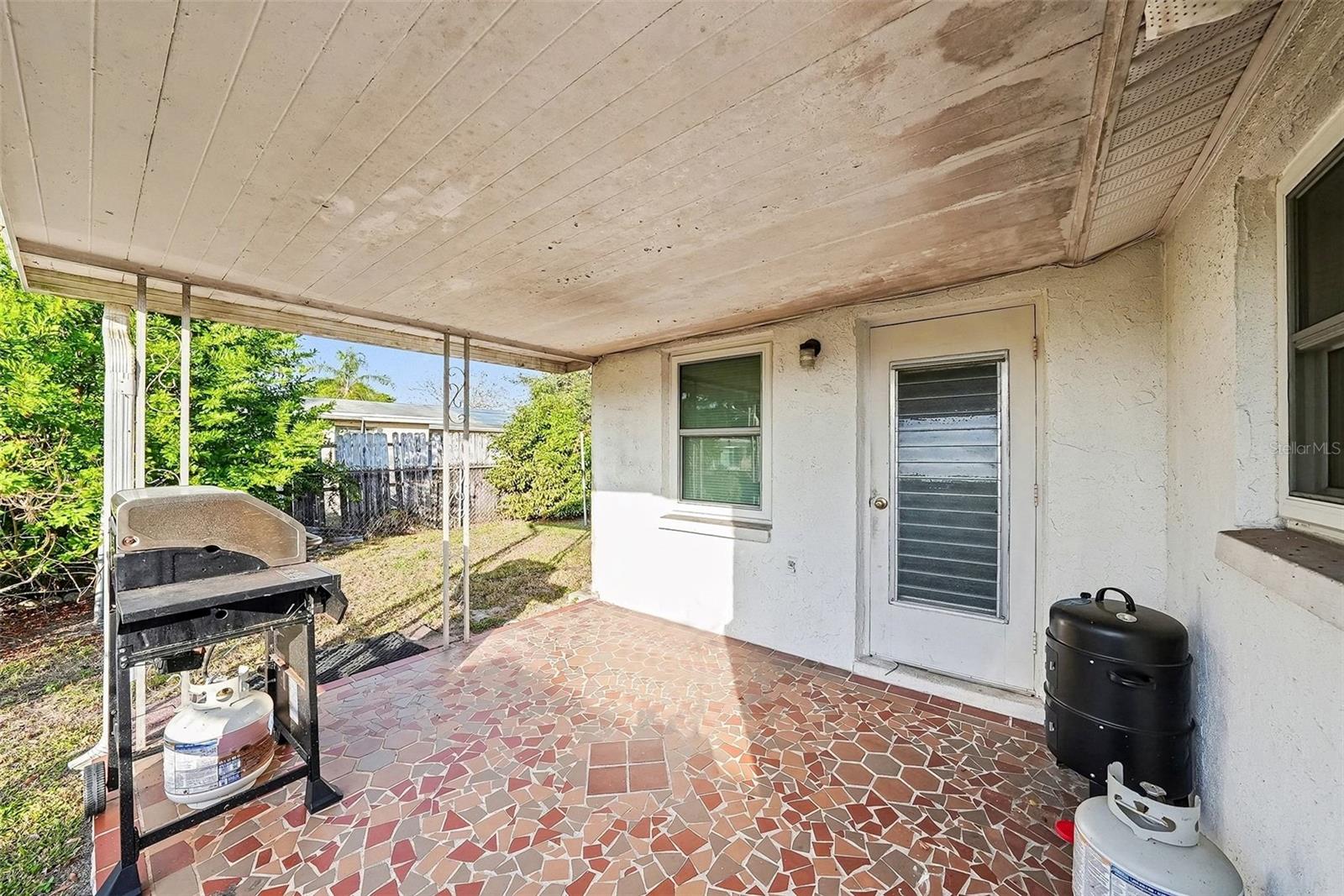 COLONIAL HILLS - Residential