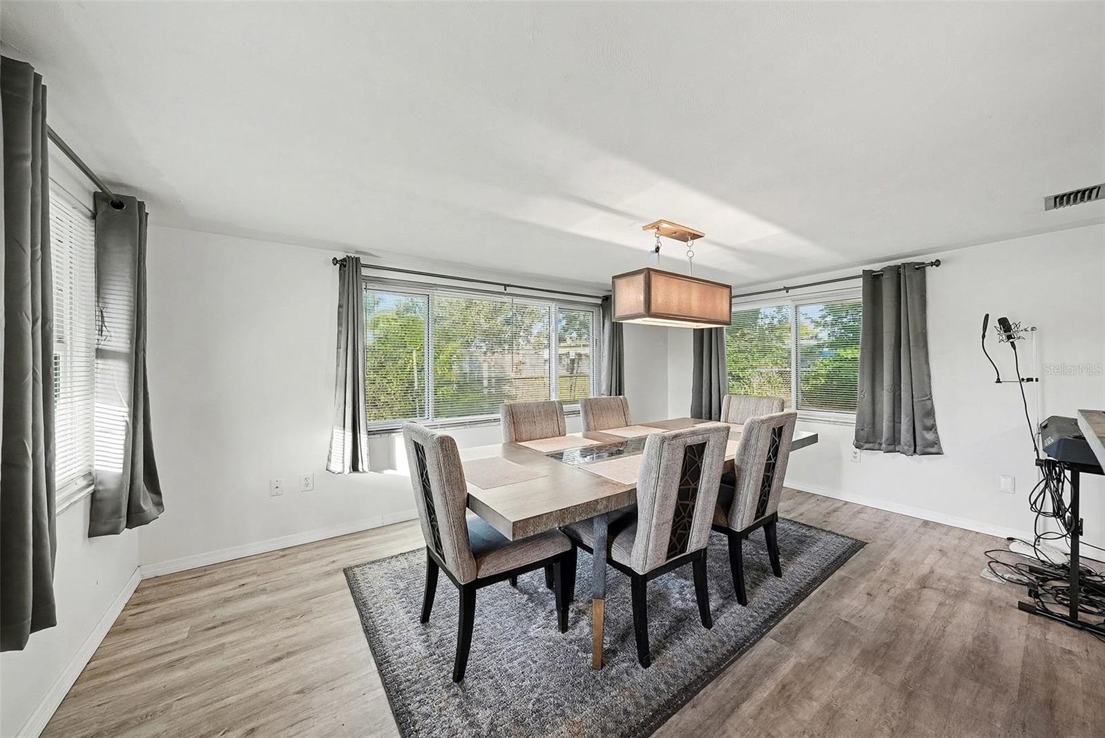 COLONIAL HILLS - Residential