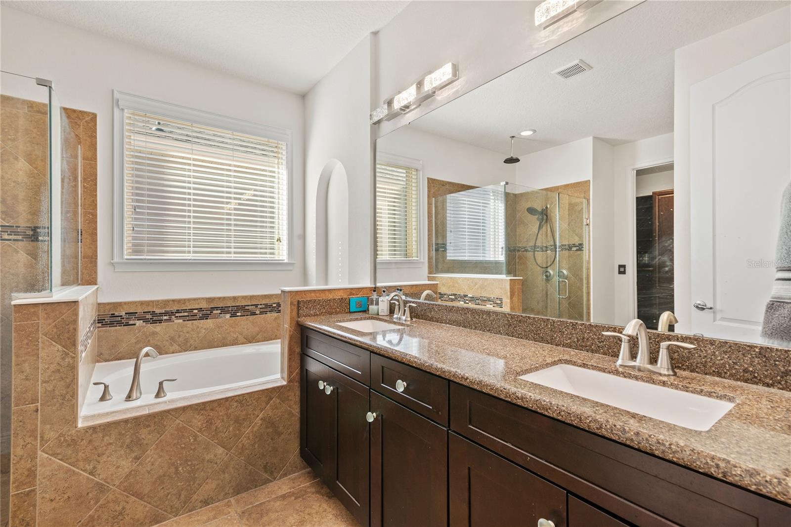 EDEN POINT - Residential