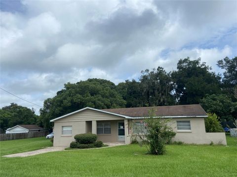 A home in DELAND