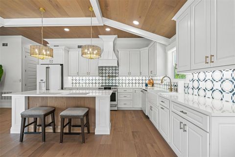 Tiny photo for 202 NE 2nd Avenue, Crystal River, FL 34429 (MLS # OM708725)