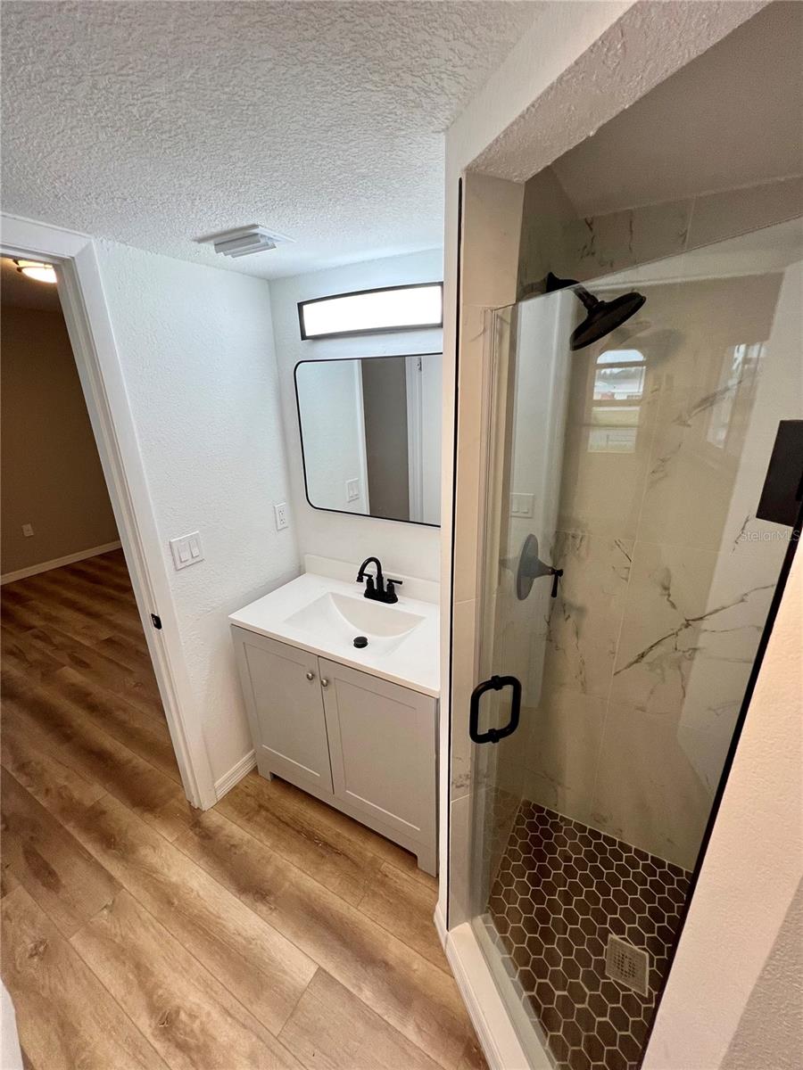 ROTONDA MANOR BLDG B - Residential Lease