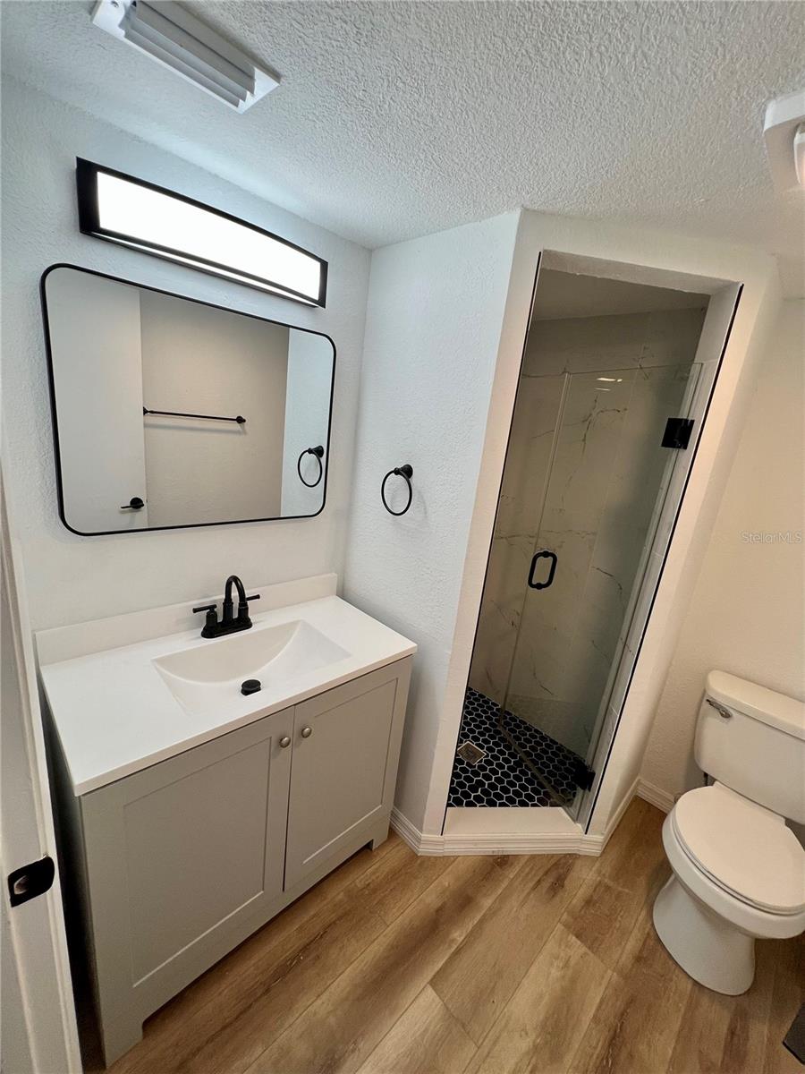 ROTONDA MANOR BLDG B - Residential Lease