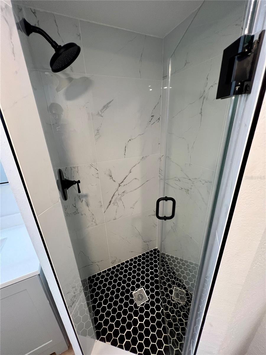 ROTONDA MANOR BLDG B - Residential Lease