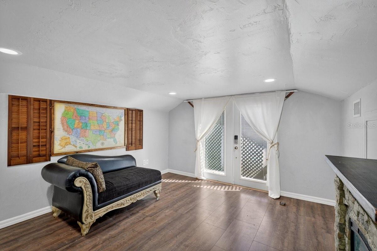 VILLAGE PINE RUN - Residential