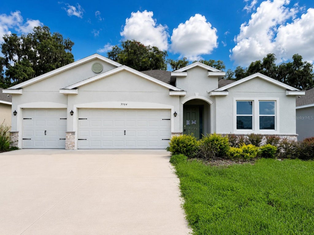 Photo of 3504 Crooked River Drive, Plant City, FL 33565 (MLS # TB8545633)