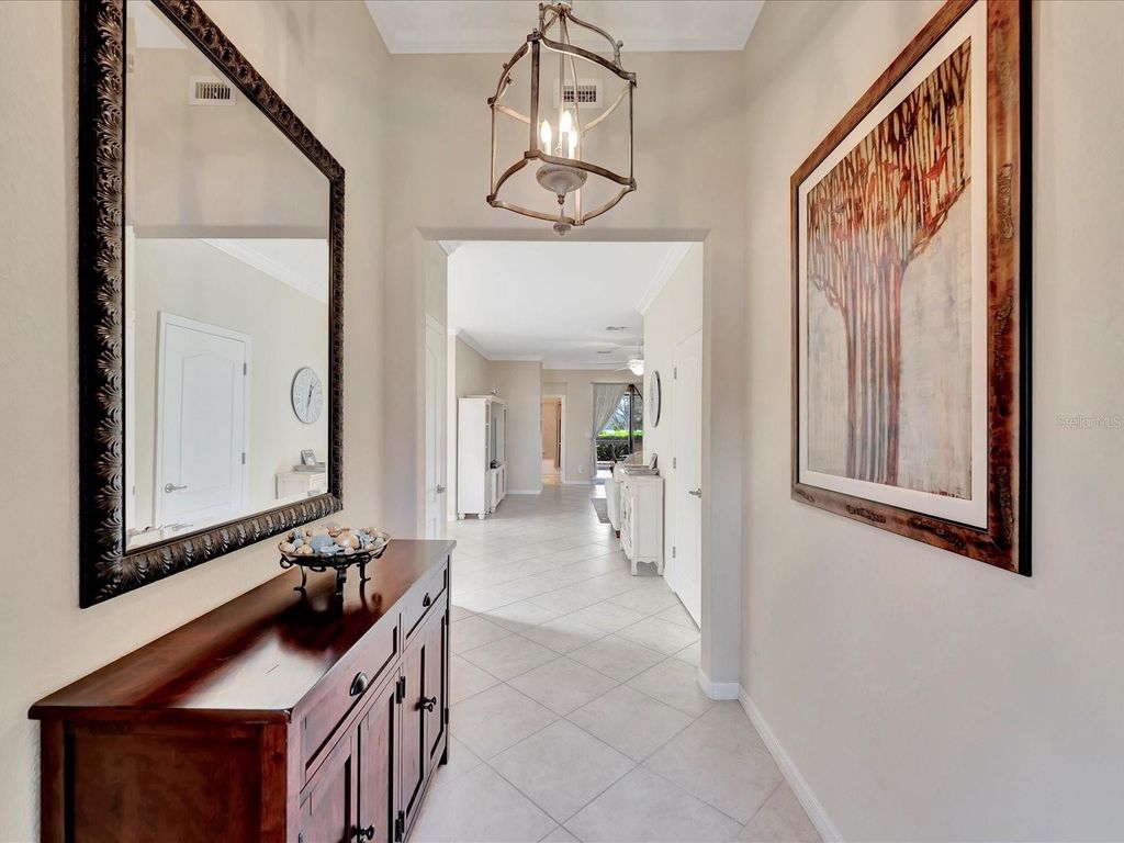 Photo of 6880 Willowshire Way, Bradenton, FL 34212 (MLS # A4677810)