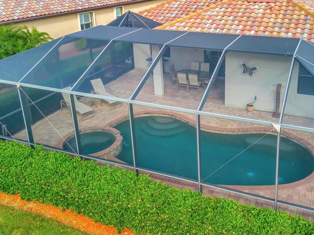 Photo of 6880 Willowshire Way, Bradenton, FL 34212 (MLS # A4677810)