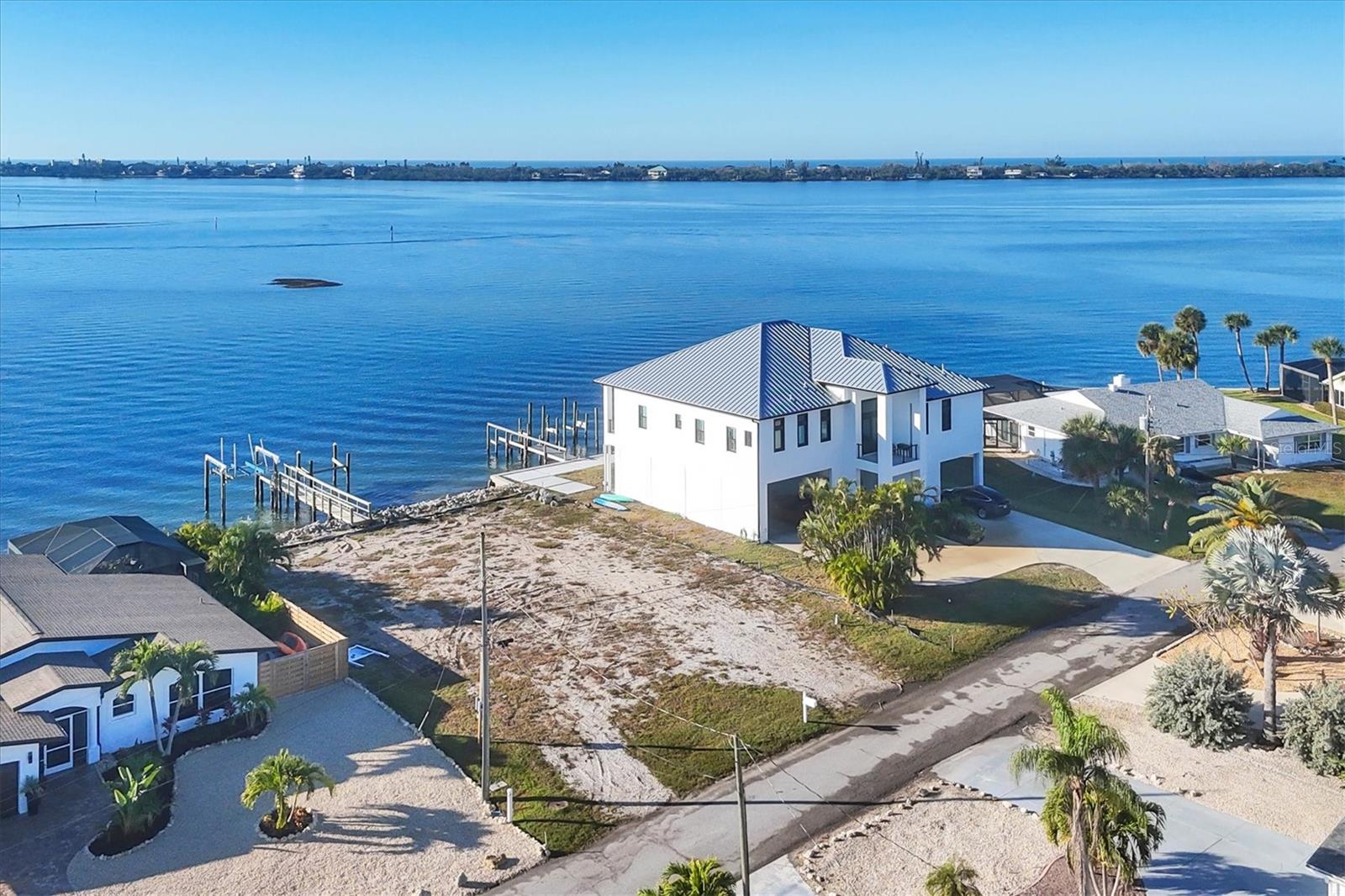 SOUTH WIND HARBOR - Land