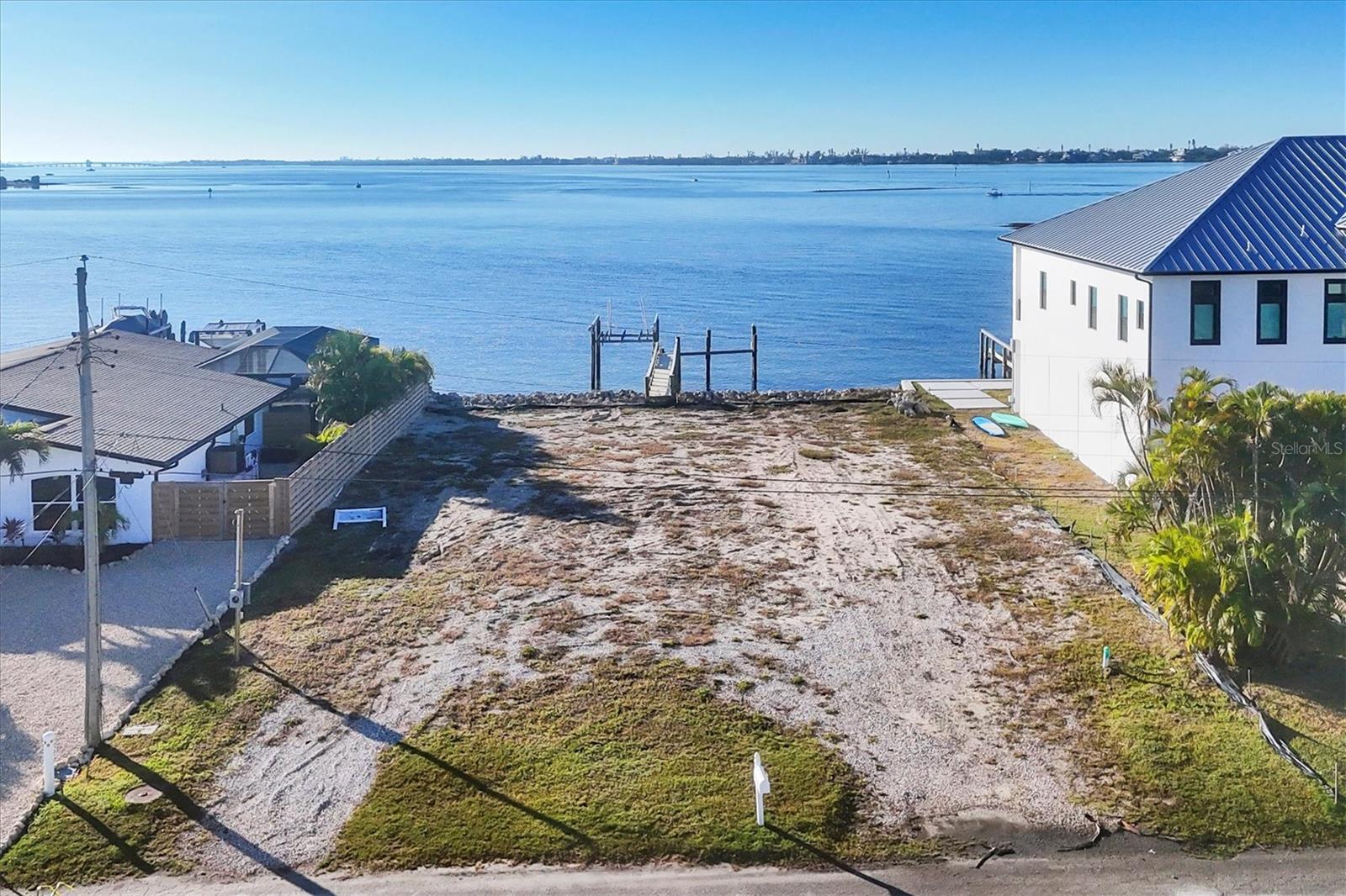 SOUTH WIND HARBOR - Land