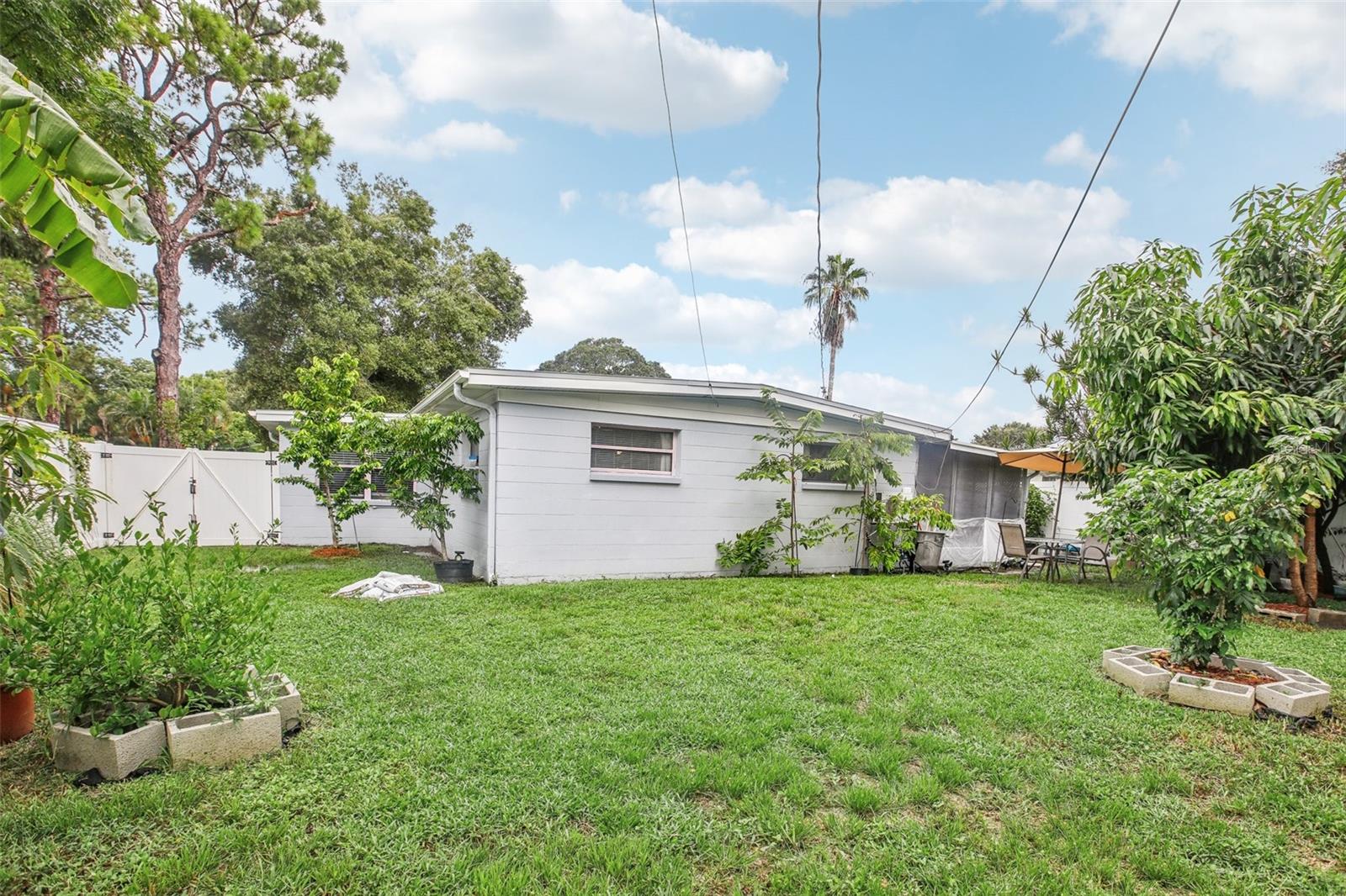 SEMINOLE GARDENS - Residential