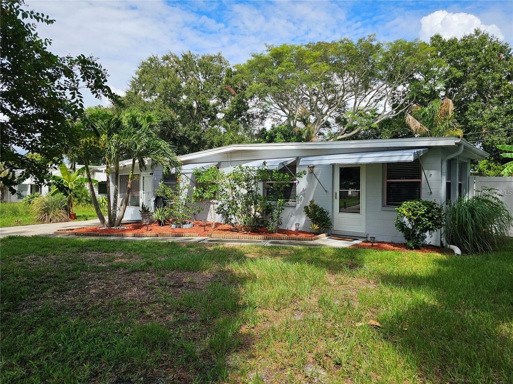 Photo of 10821 105th Street, Largo, FL 33773 (MLS # TB8499201)