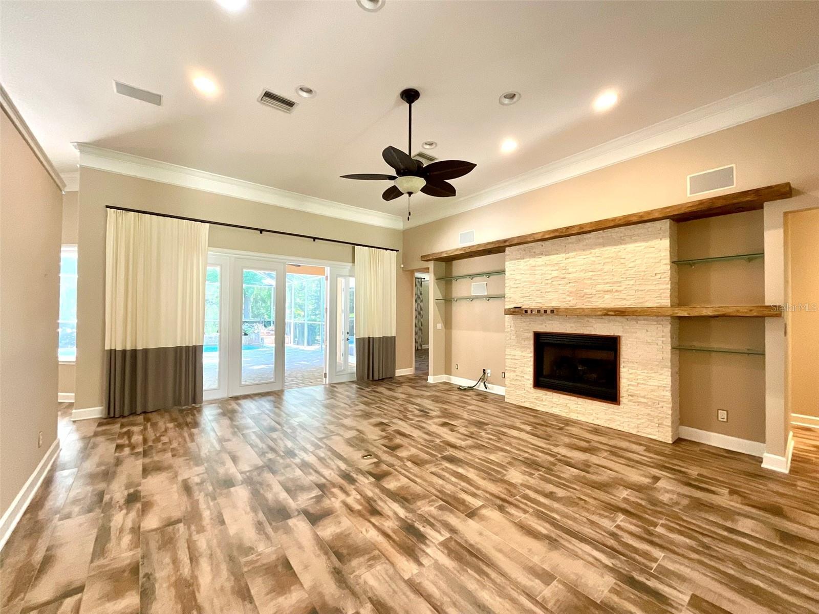COUNTRY CLUB/OCALA UN 01 - Residential
