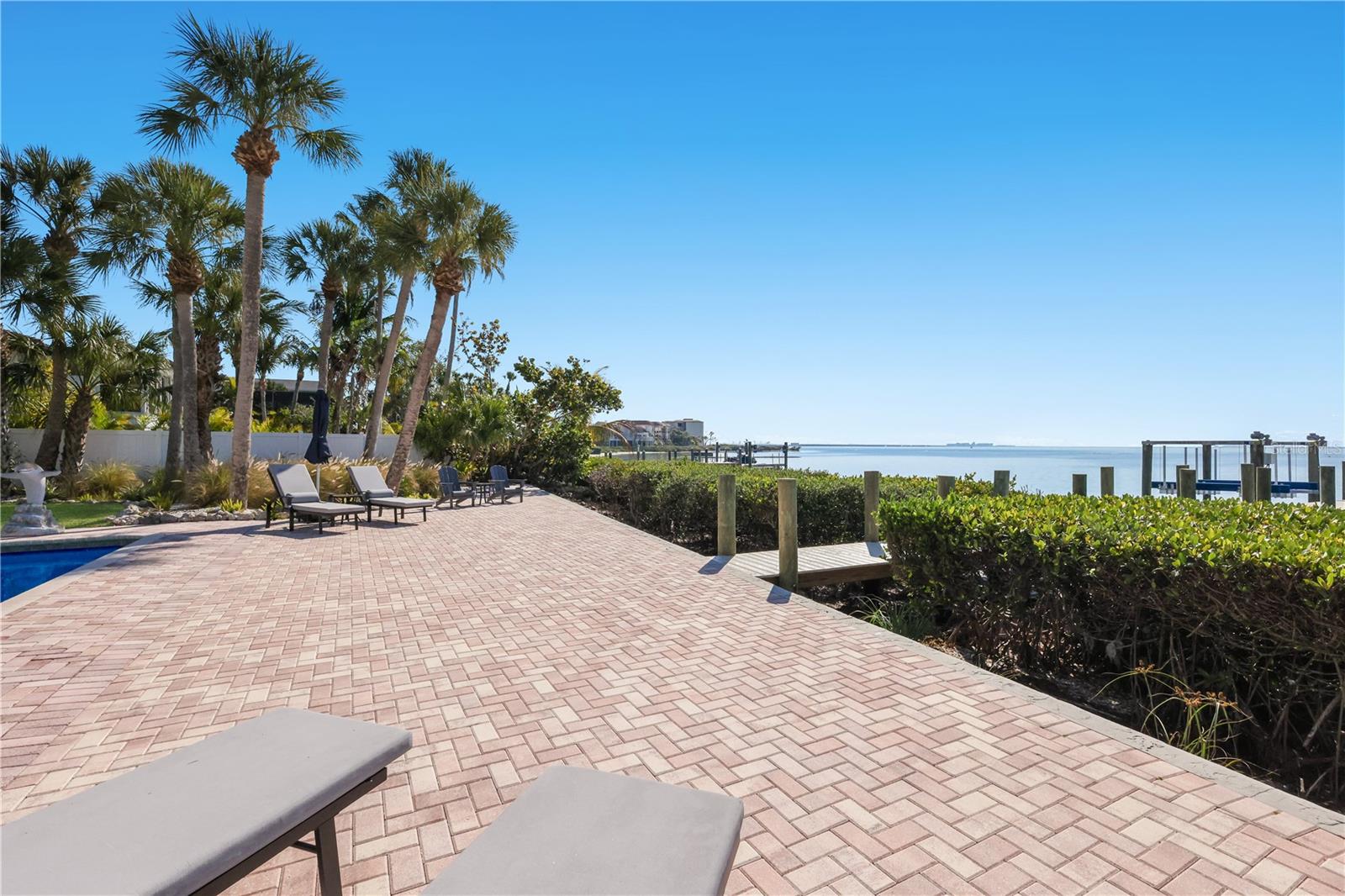 CONQUISTADOR BAYSIDE - Residential