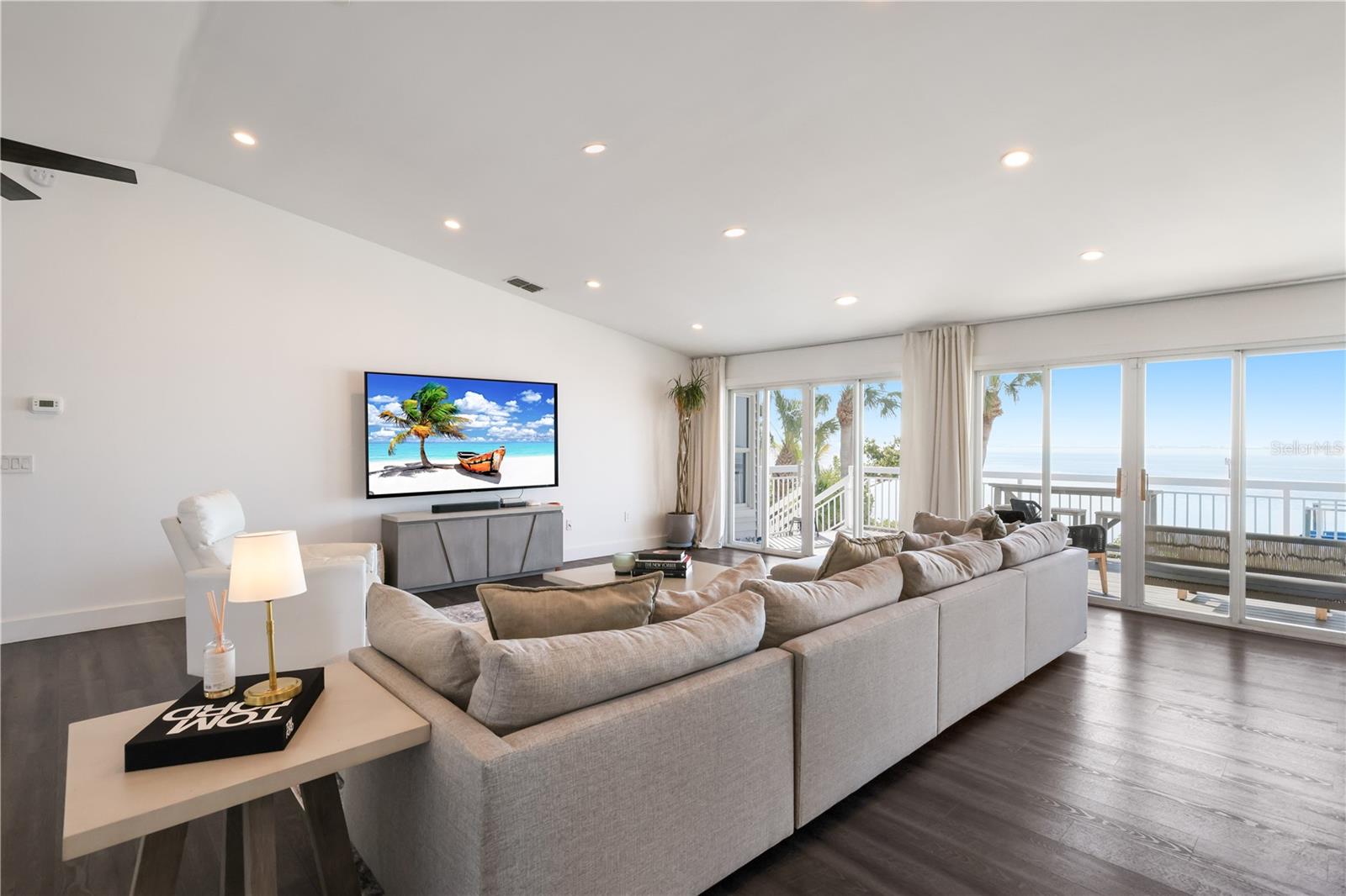 CONQUISTADOR BAYSIDE - Residential