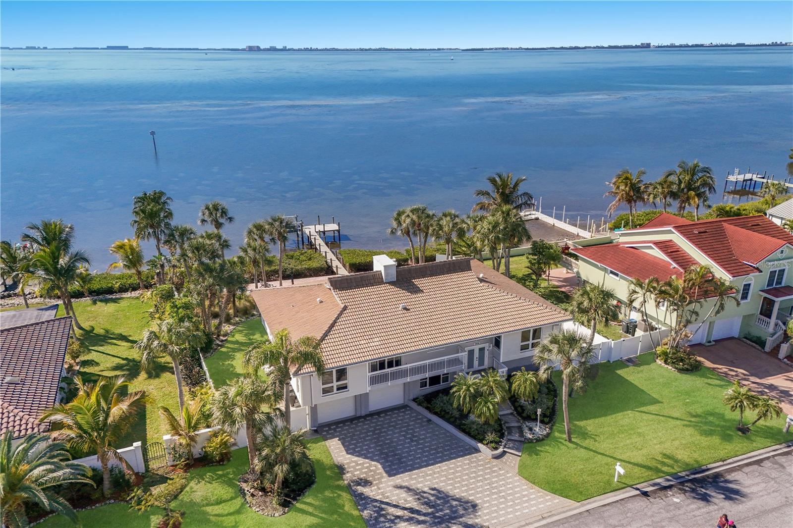 CONQUISTADOR BAYSIDE - Residential