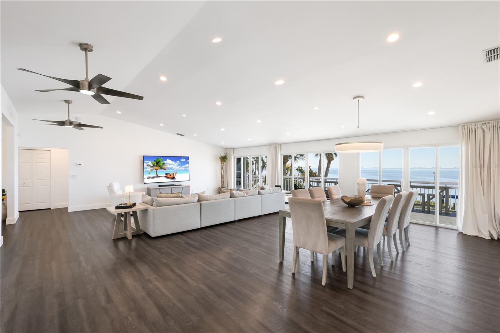 CONQUISTADOR BAYSIDE - Residential