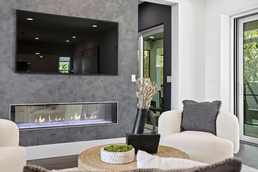 Photo of 804 S Davis Boulevard, Tampa, FL 33606 (MLS # TB8371151)