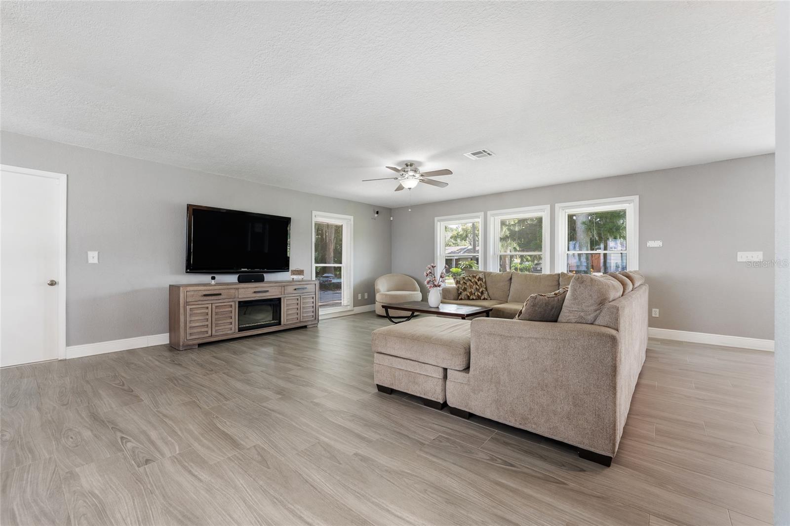 SHOREWOOD PARK - Residential
