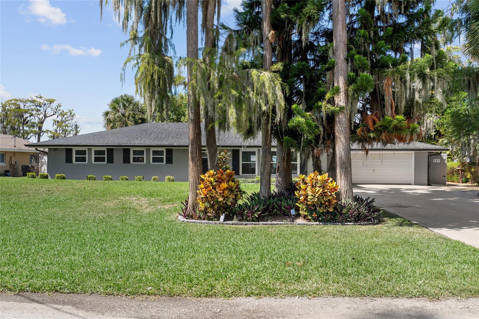 SHOREWOOD PARK - Residential