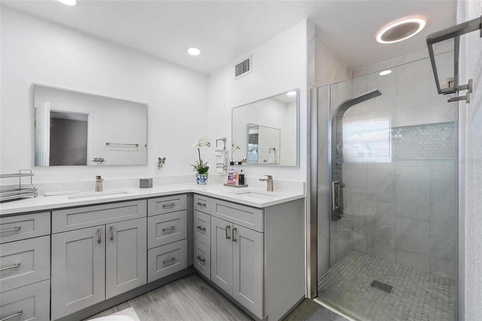 SHOREWOOD PARK - Residential