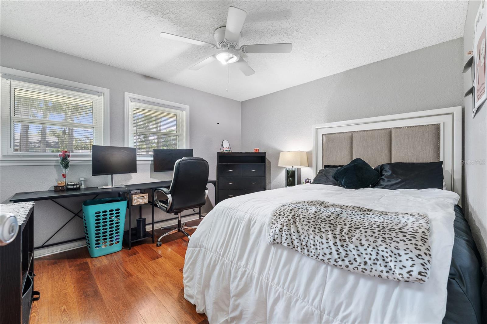 SHOREWOOD PARK - Residential
