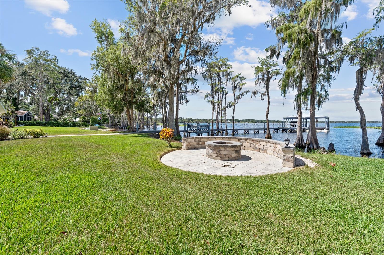 SHOREWOOD PARK - Residential