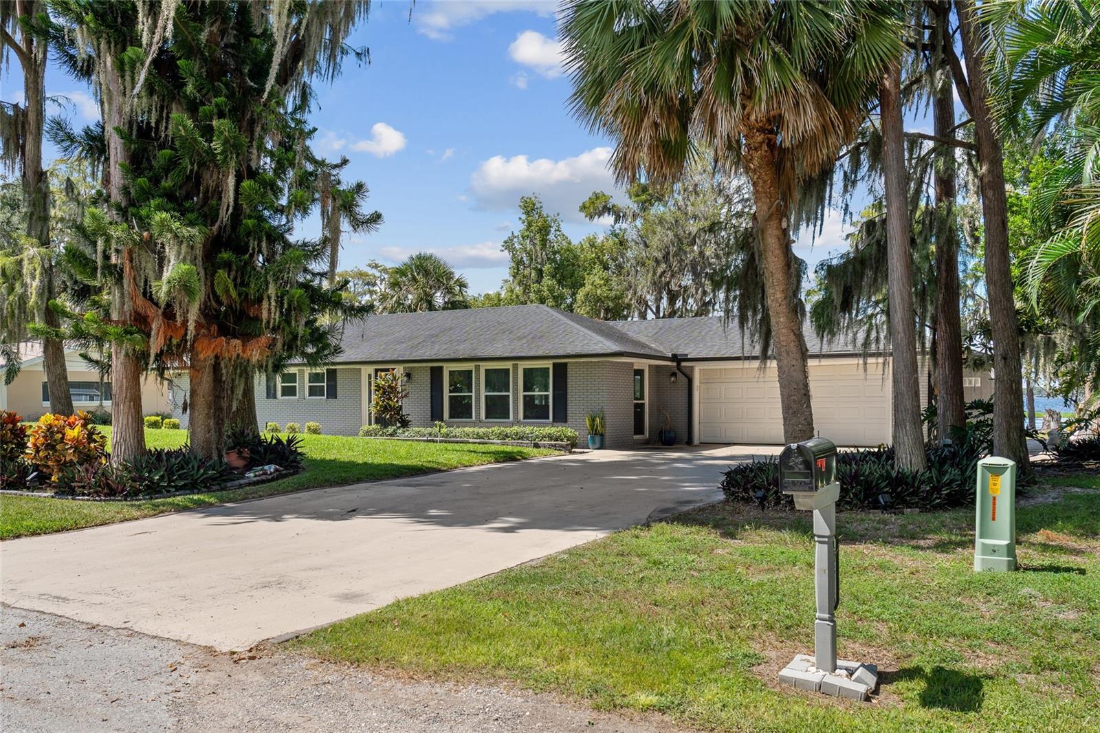 SHOREWOOD PARK - Residential