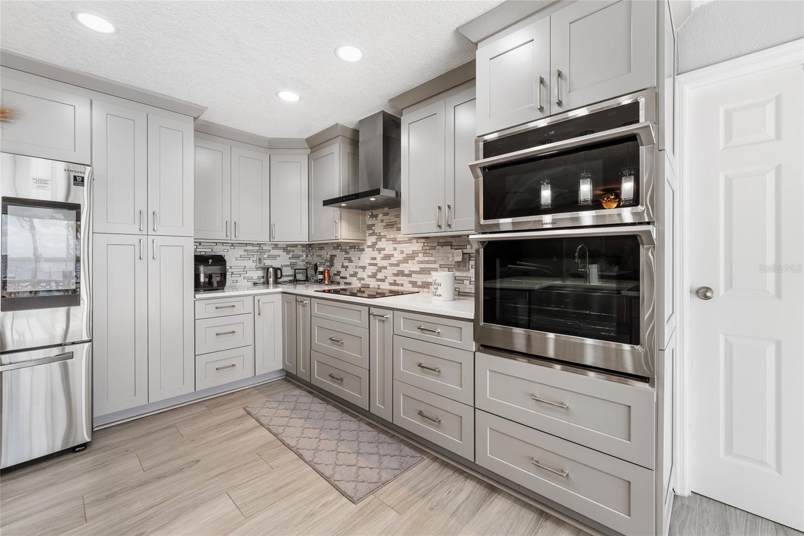 SHOREWOOD PARK - Residential