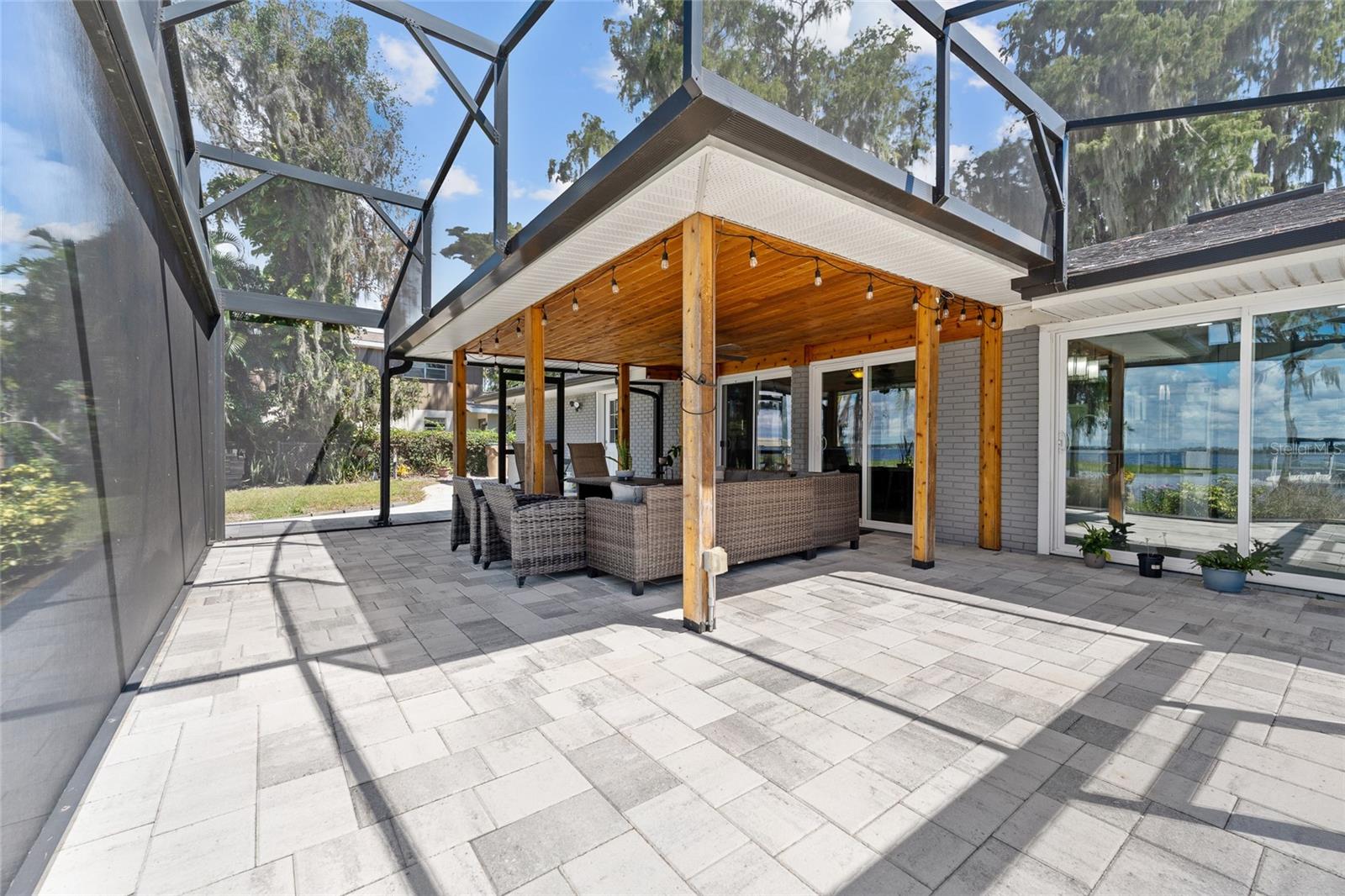 SHOREWOOD PARK - Residential