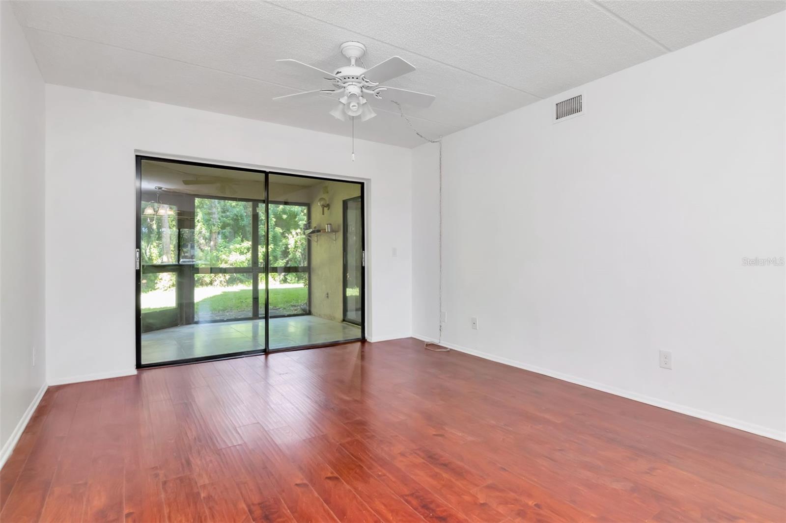 105 WOODLAKE LANE 105