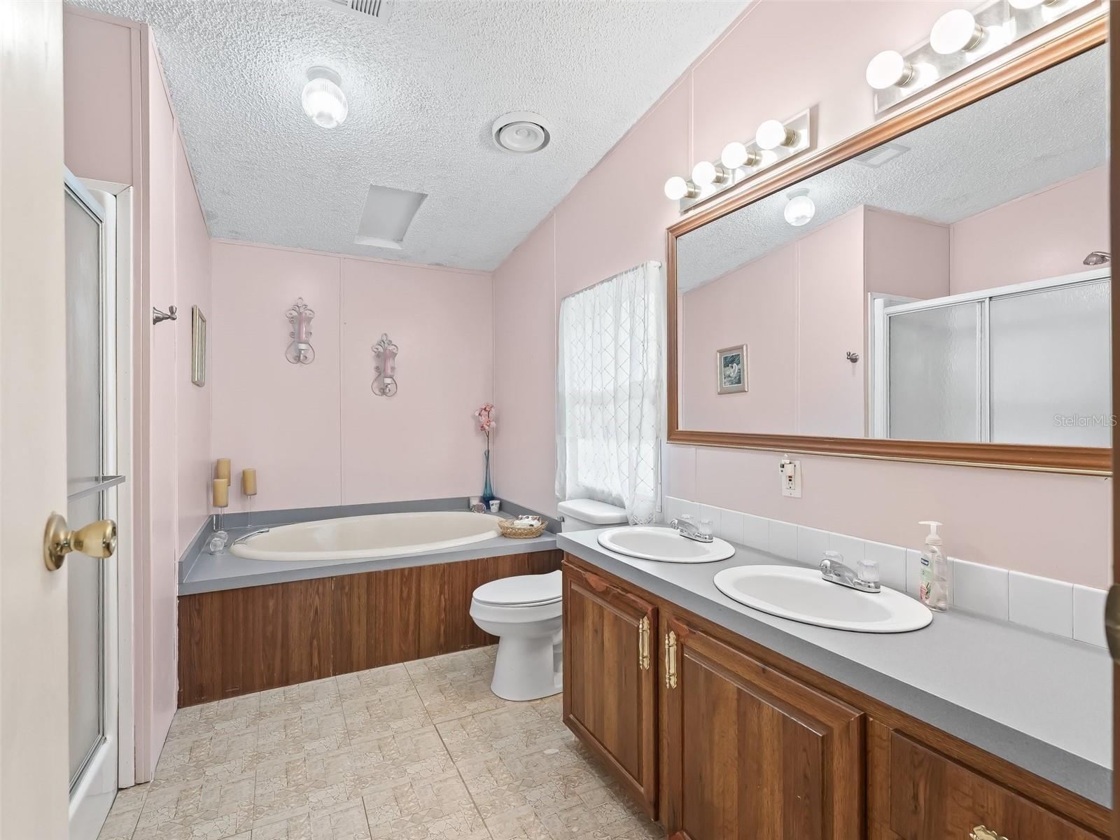 HOLIDAY SHORES - Residential