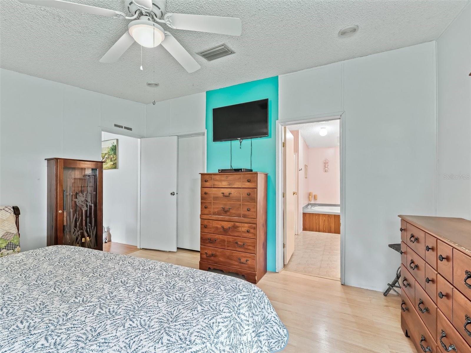 HOLIDAY SHORES - Residential