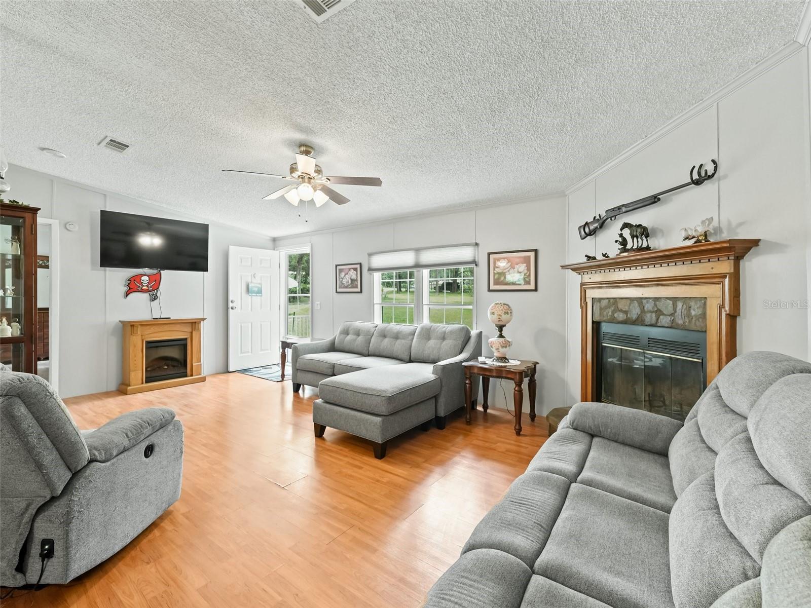 HOLIDAY SHORES - Residential