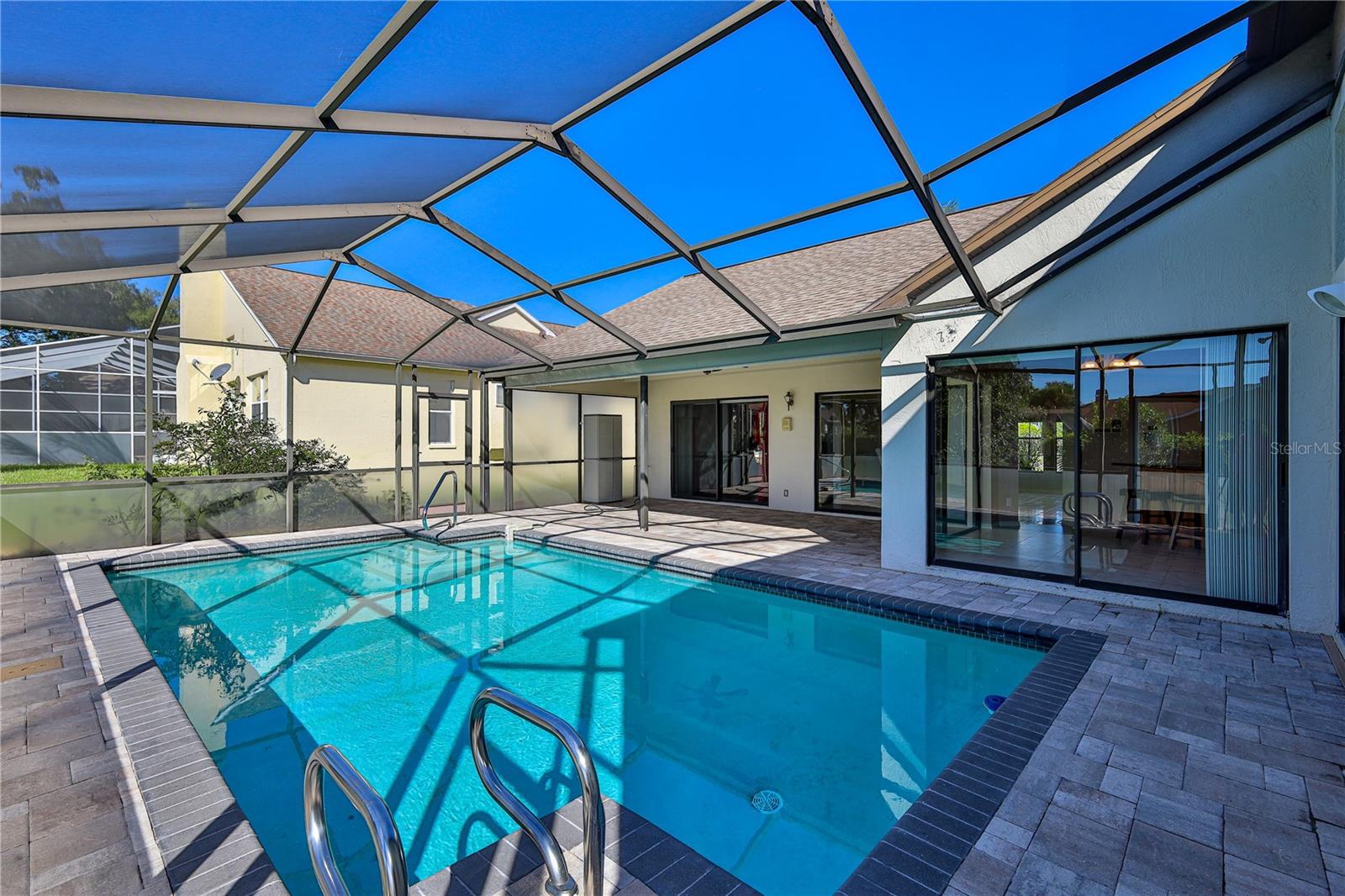 1382 OVERLAND DRIVE