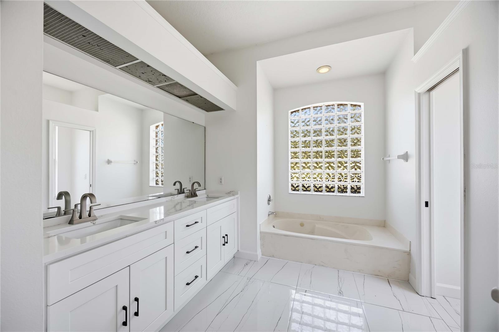 BAY OAKS ESTATES - Residential