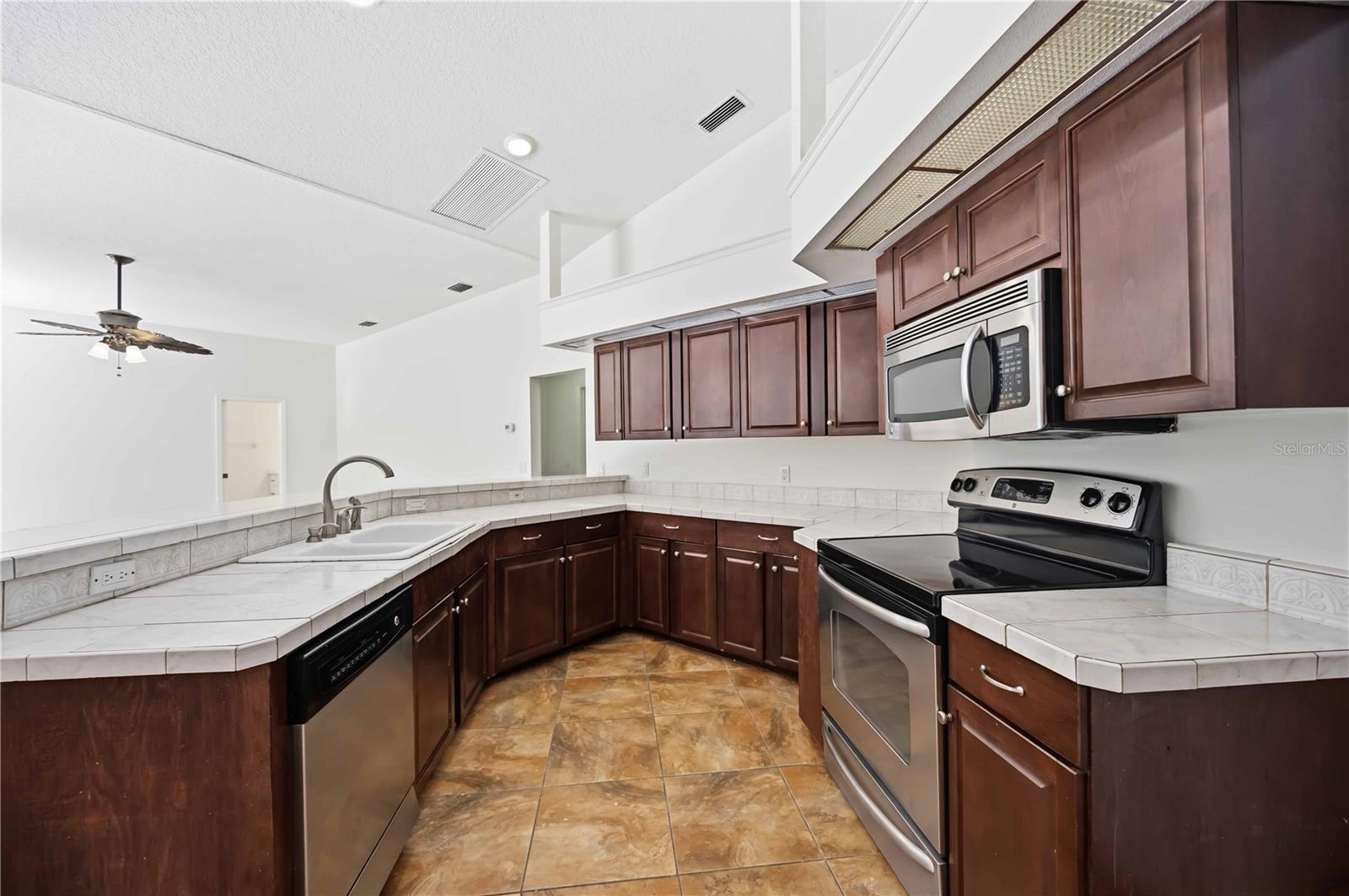 BAY OAKS ESTATES - Residential