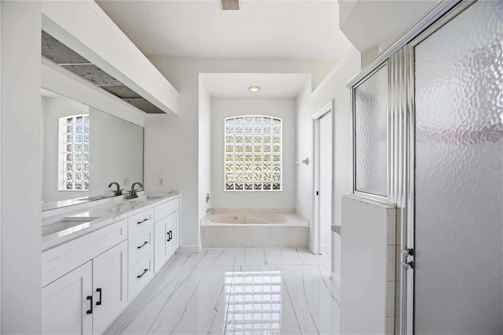 BAY OAKS ESTATES - Residential