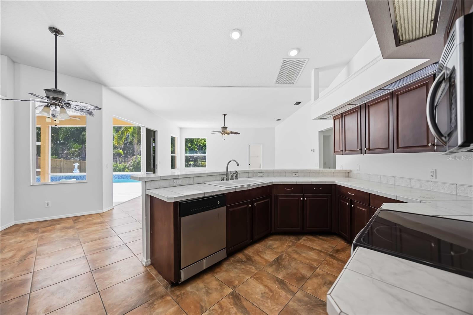 BAY OAKS ESTATES - Residential