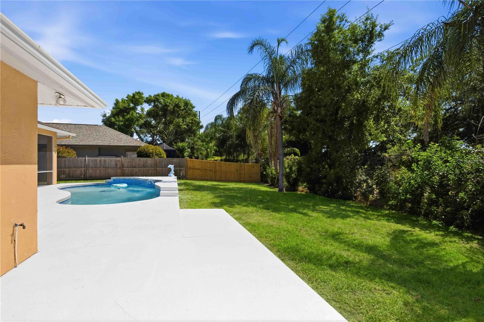 BAY OAKS ESTATES - Residential