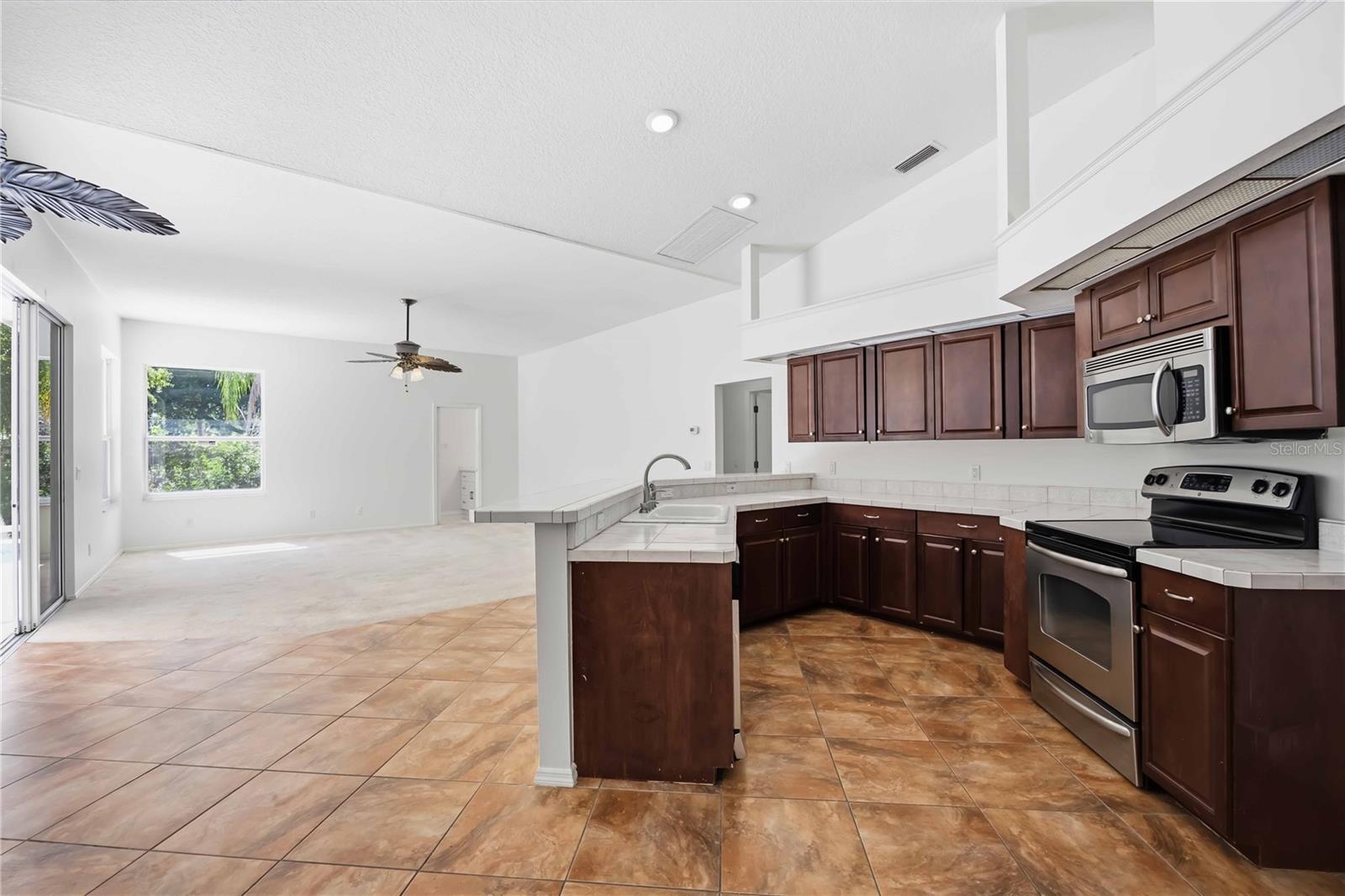 BAY OAKS ESTATES - Residential